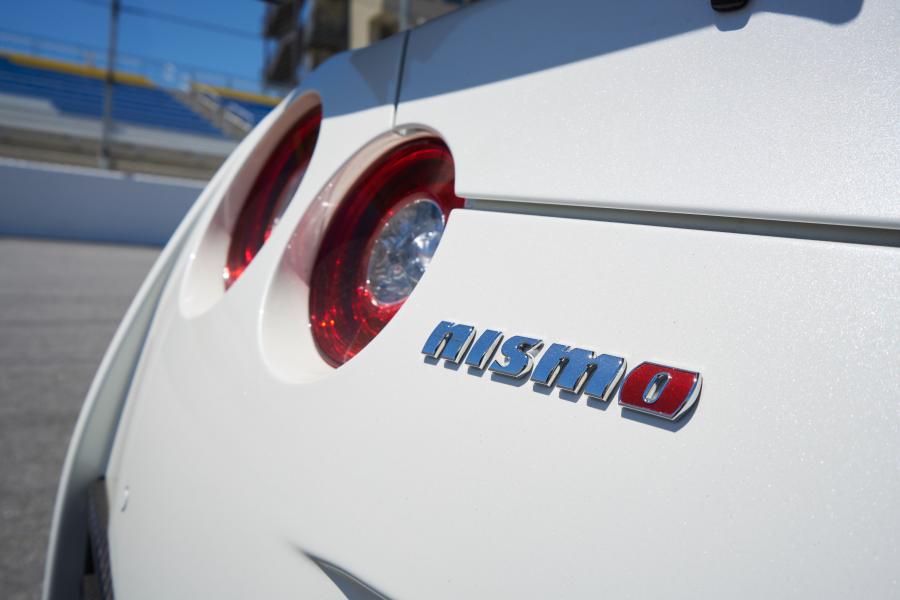 Логотип Nissan GT-R Nismo (R35) 2019 года  (NA) (фото 10 из 19)